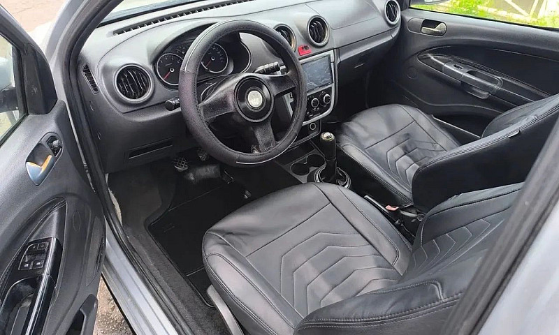 Volkswagen Saveiro 1...