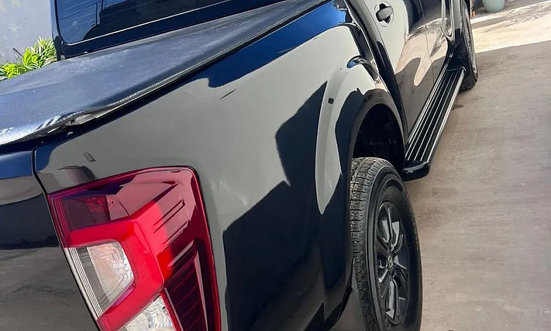 Nissan Frontier Atta...