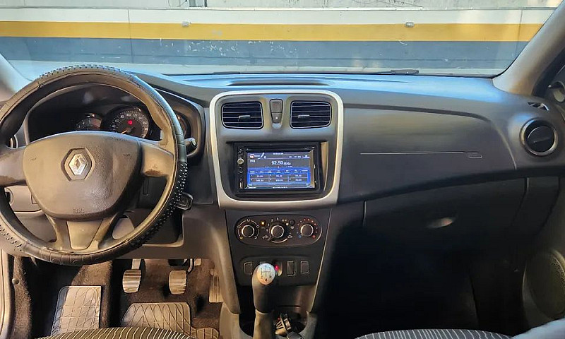 Renault Logan Authen...