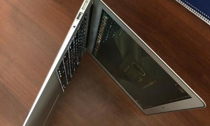Macbook Air 13 - Ear...