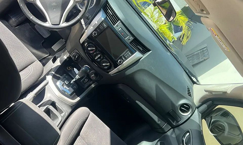 Nissan Frontier Atta...