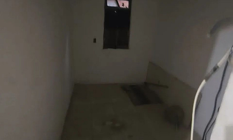 Vendo Uma Casa A Um ...
