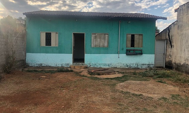 Aluga-Se Casa Garave...