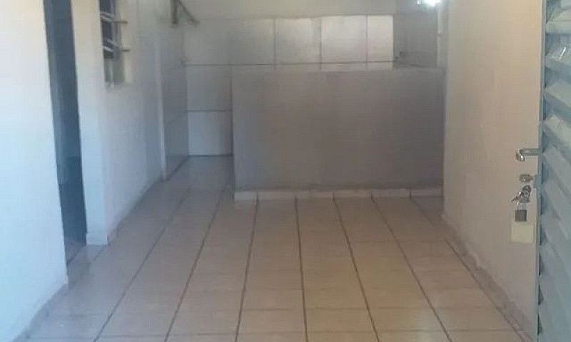 Aluga-Se Casa Pequen...