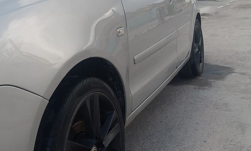  Polo Sedan 2009 Com...