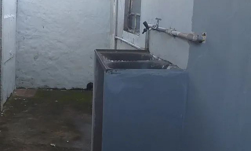 Aluga-Se Casa Pequen...