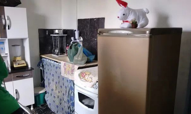 Um Quarto Com Banhei...