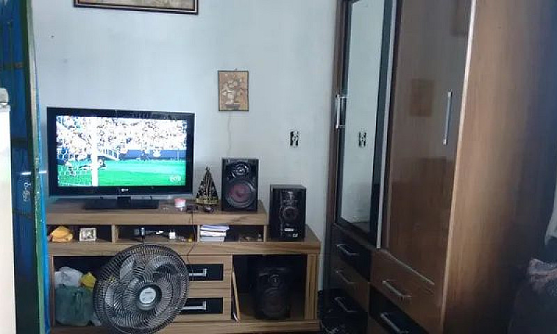 Um Quarto Com Banhei...