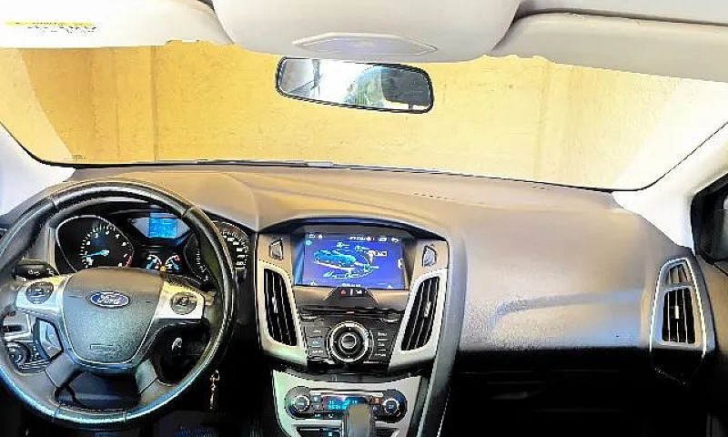 Ford Focus Sedan 2.0...