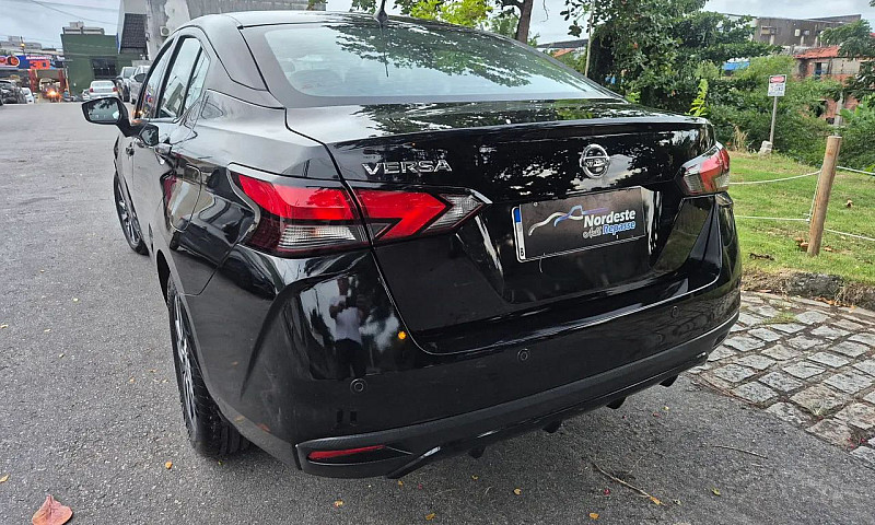 Nissan Versa Advance...