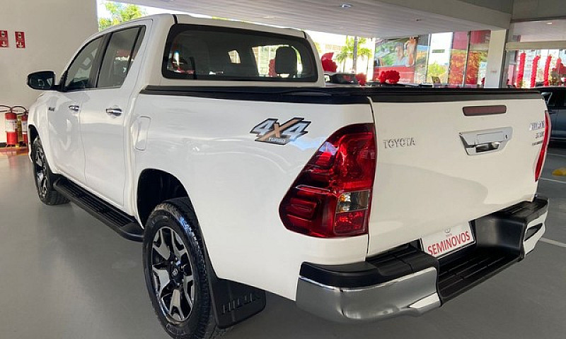 Toyota Hilux Srx 2.8...