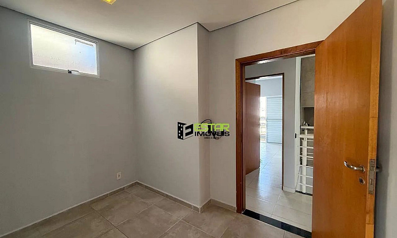 Casa Com 4 Dormitóri...