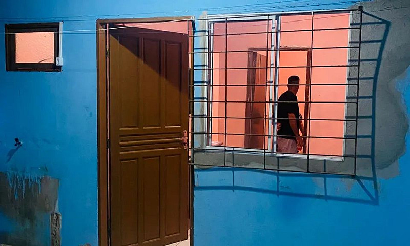 Alugo Casa No Bairro...