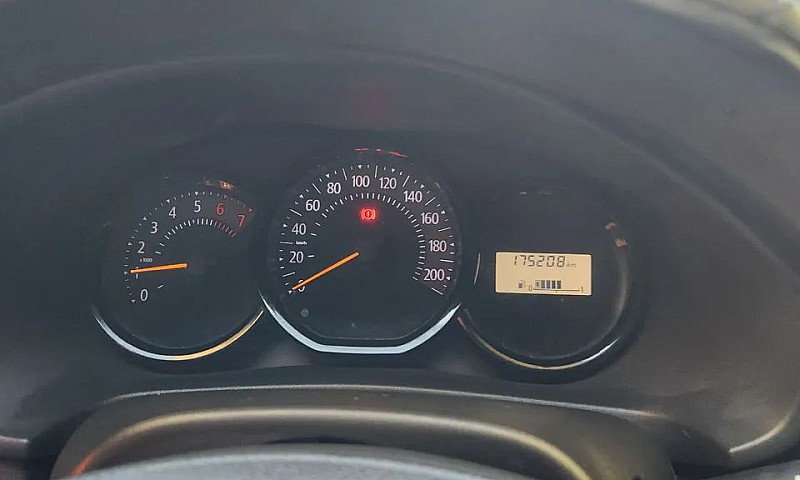 Renault Logan Authen...