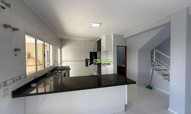 Casa Com 4 Dormitóri...