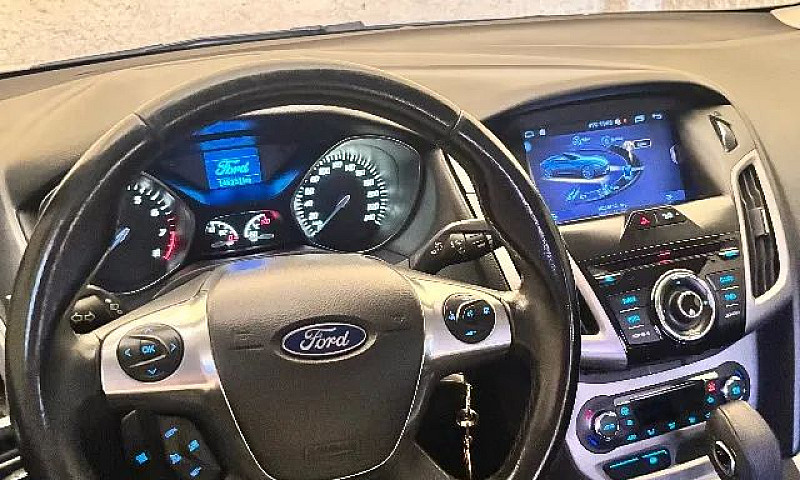 Ford Focus Sedan 2.0...
