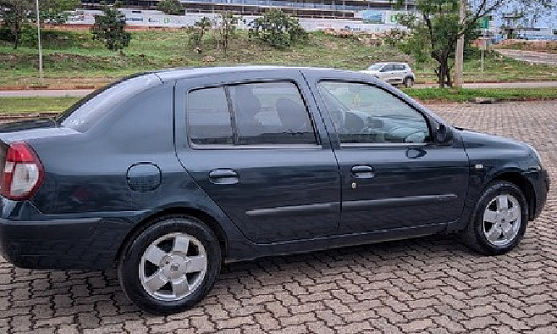 Vendo Clio Sedan 1.6...