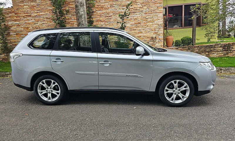 Mitsubishi Outlander...