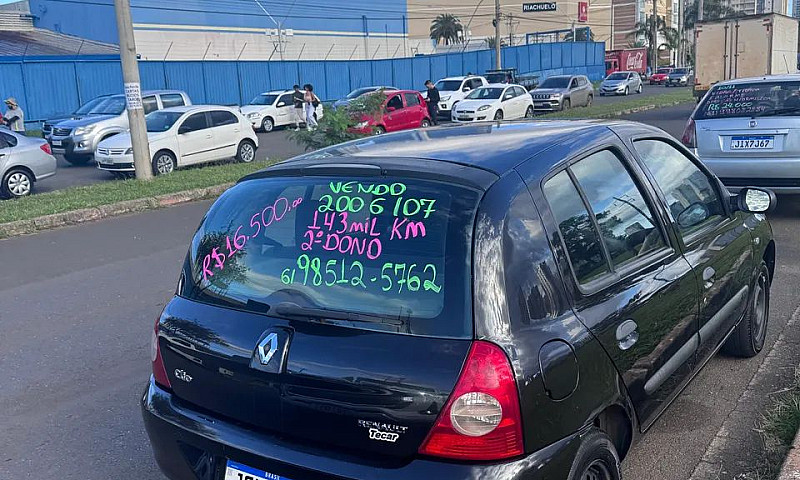 Renault Clio Authent...