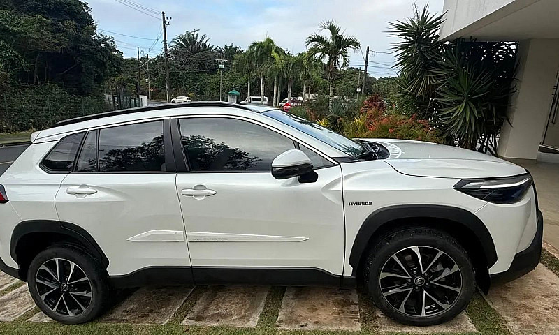 Toyota Corolla Cross...