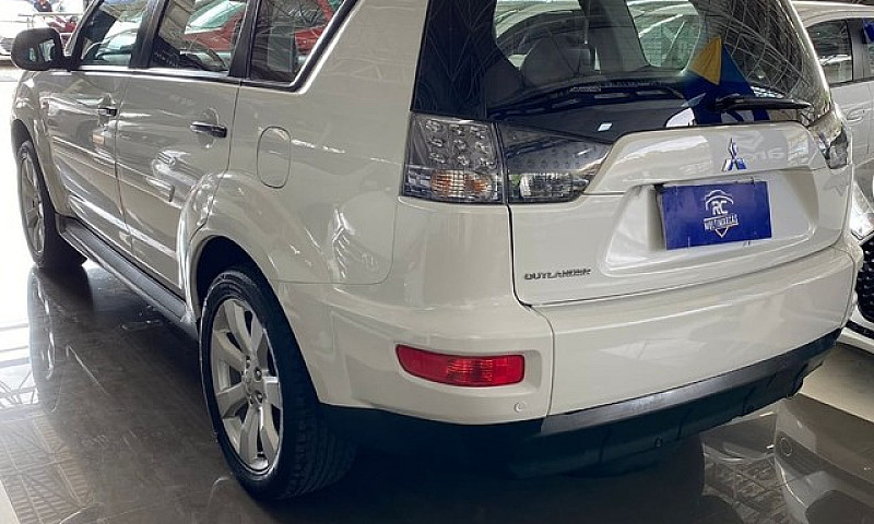 Mitsubishi Outlander...