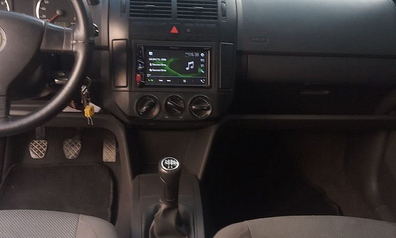  Polo Sedan 2009 Com...