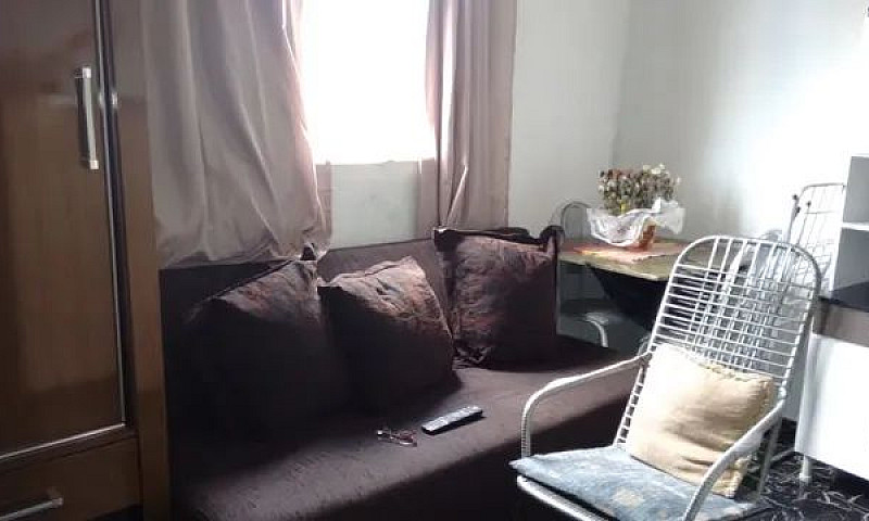 Um Quarto Com Banhei...