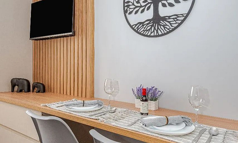 Studio Mobiliado 200...