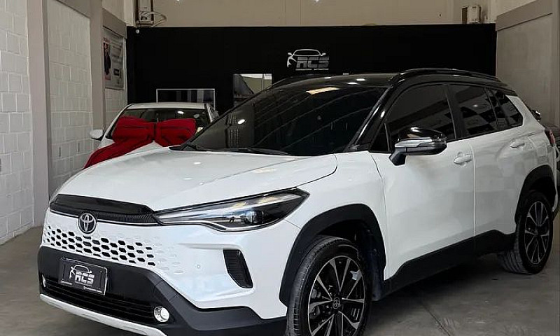 Toyota Corolla Cross...