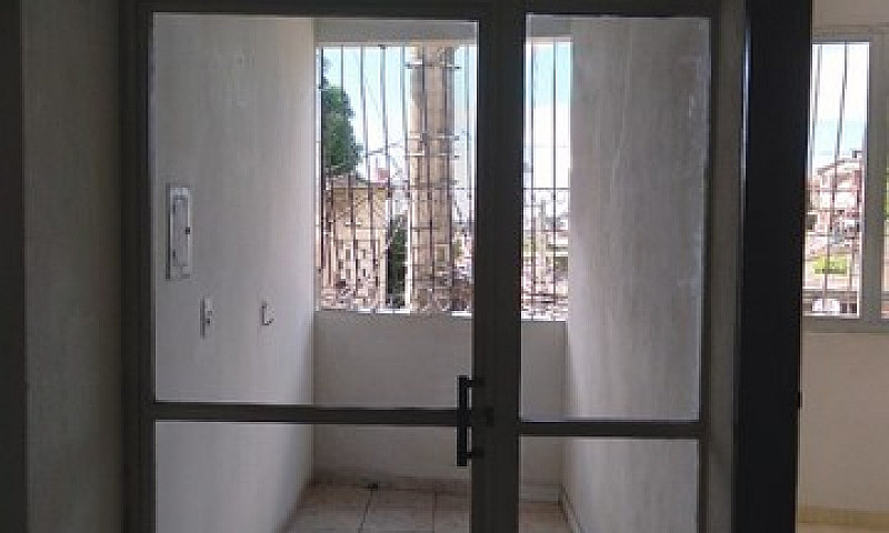 Casa Com  02 Quartos...