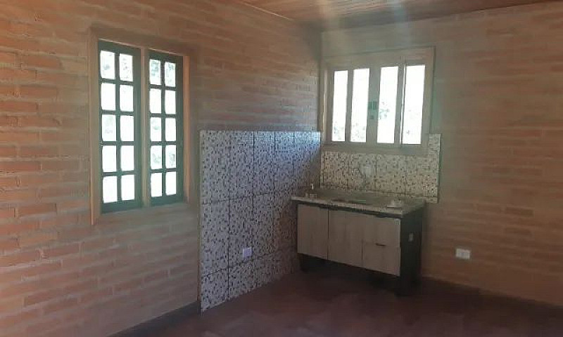 Alugo Chalé No Paiol...
