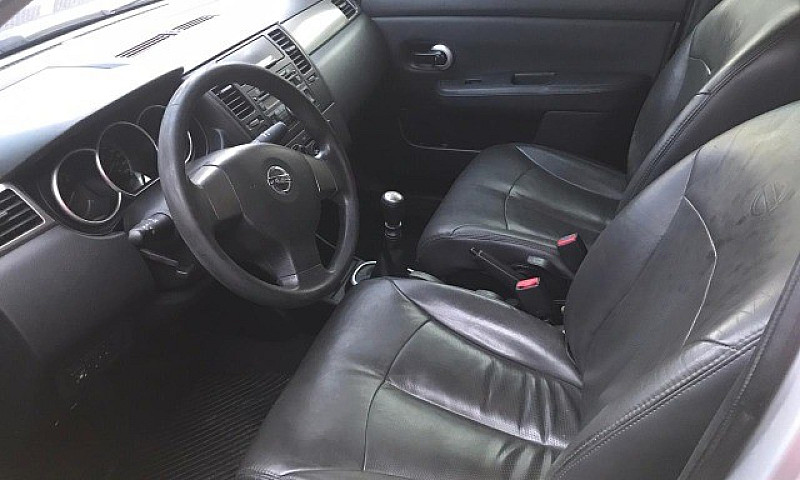 Tiida 2011 Sedan 1.8...
