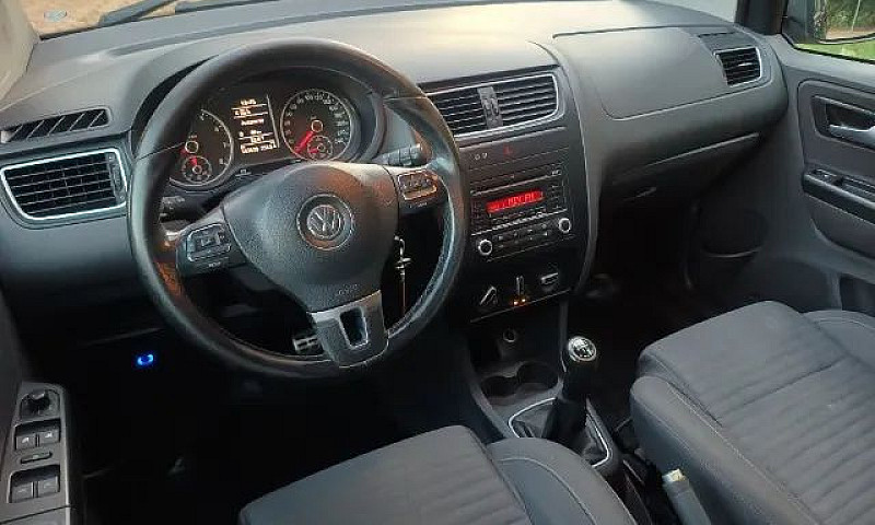 Volkswagen Space Cro...