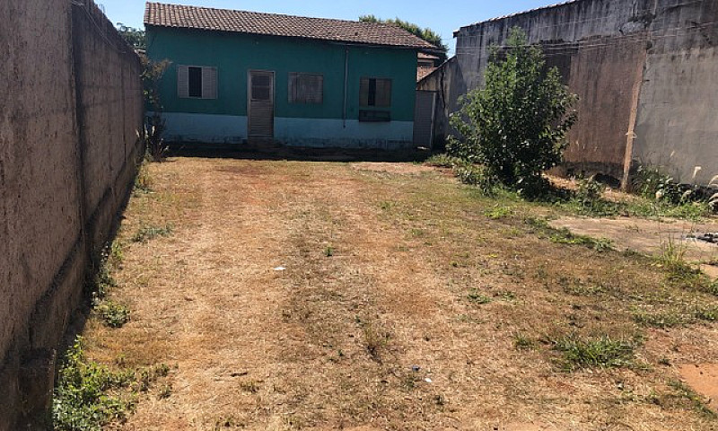 Aluga-Se Casa Garave...