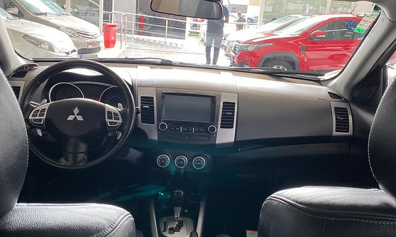 Mitsubishi Outlander...