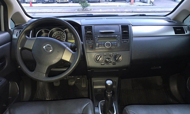 Tiida 2011 Sedan 1.8...