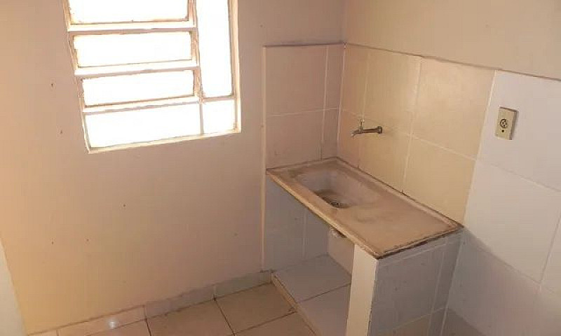 Casa Com 2 Dormitóri...