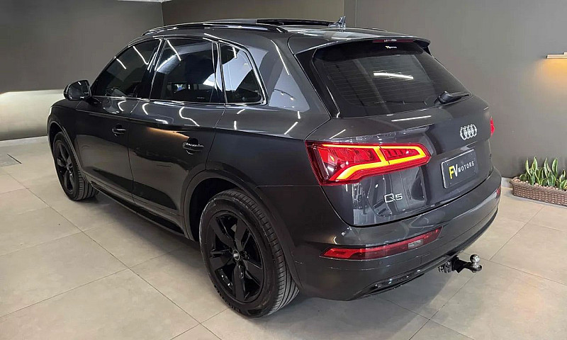 Audi Q5 S-Line Black...