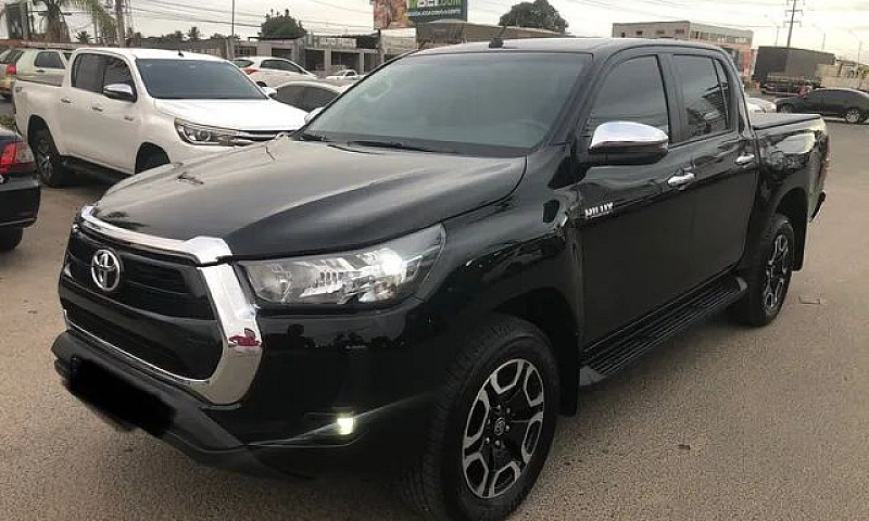 Toyota Hilux Srv 2.8...