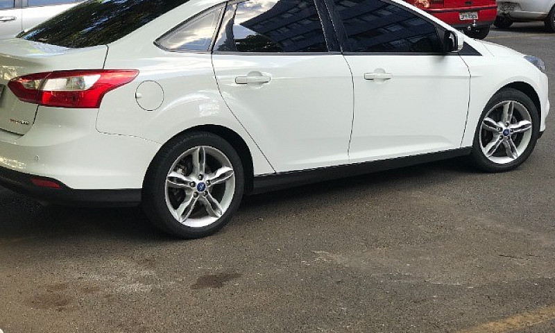 Ford Focus Se At 2.0...