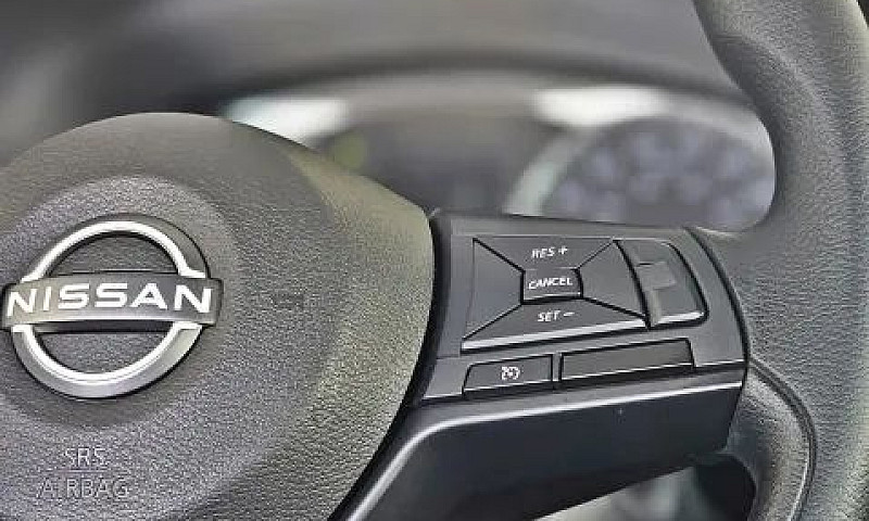 Nissan Versa Sense 1...