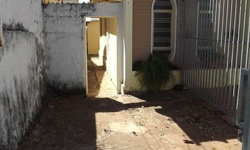 Casa Com 2 Dormitóri...