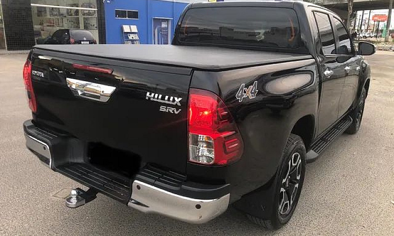 Toyota Hilux Srv 2.8...