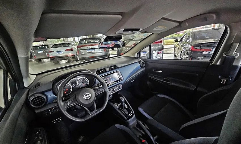 Nissan Versa Sense 1...