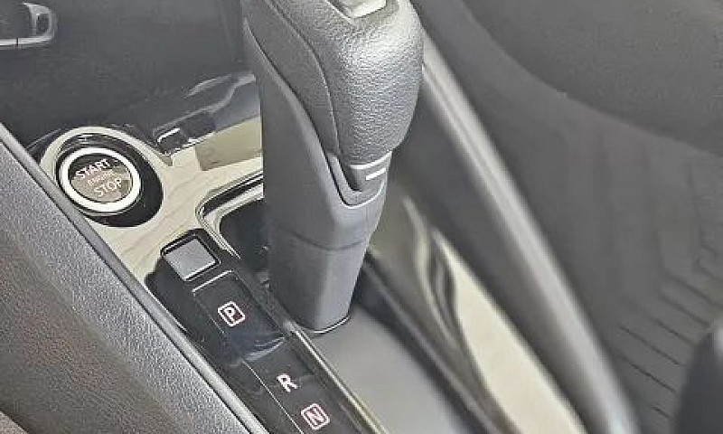 Nissan Versa Sense 1...