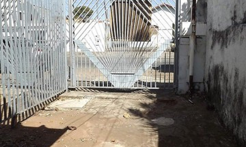 Casa Com 2 Dormitóri...