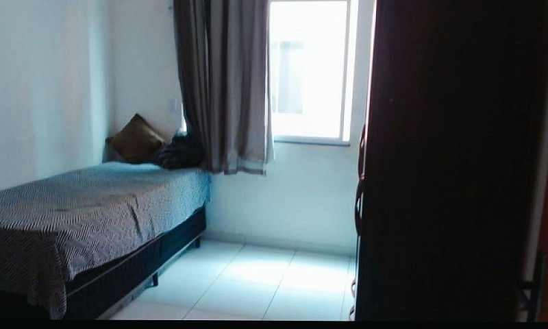 Alugo Quarto/ Divido...