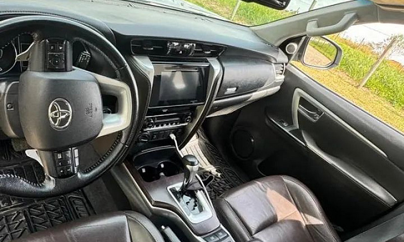 Toyota Hilux Sw4 Srx...