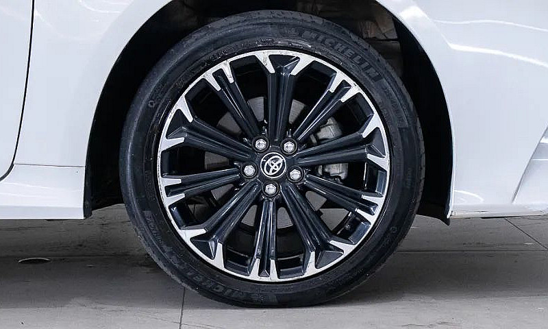 Toyota Corolla Cross...