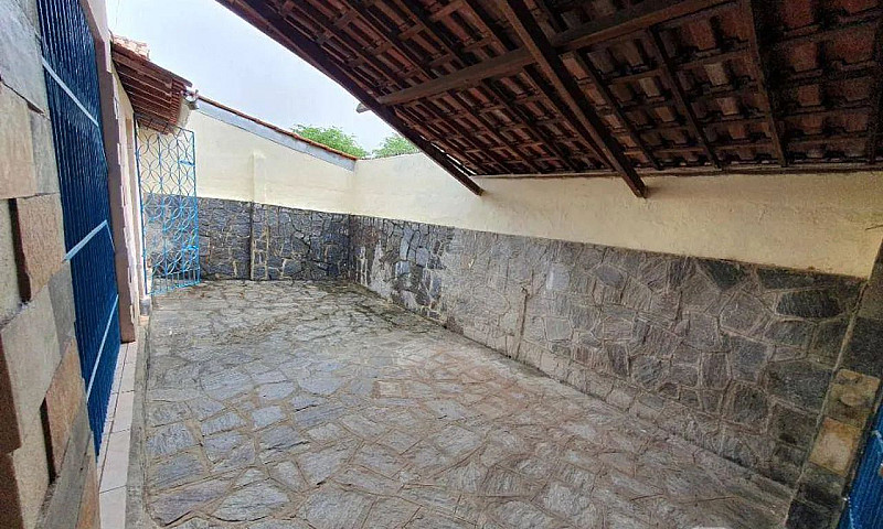 Casa Com 3 Dormitóri...